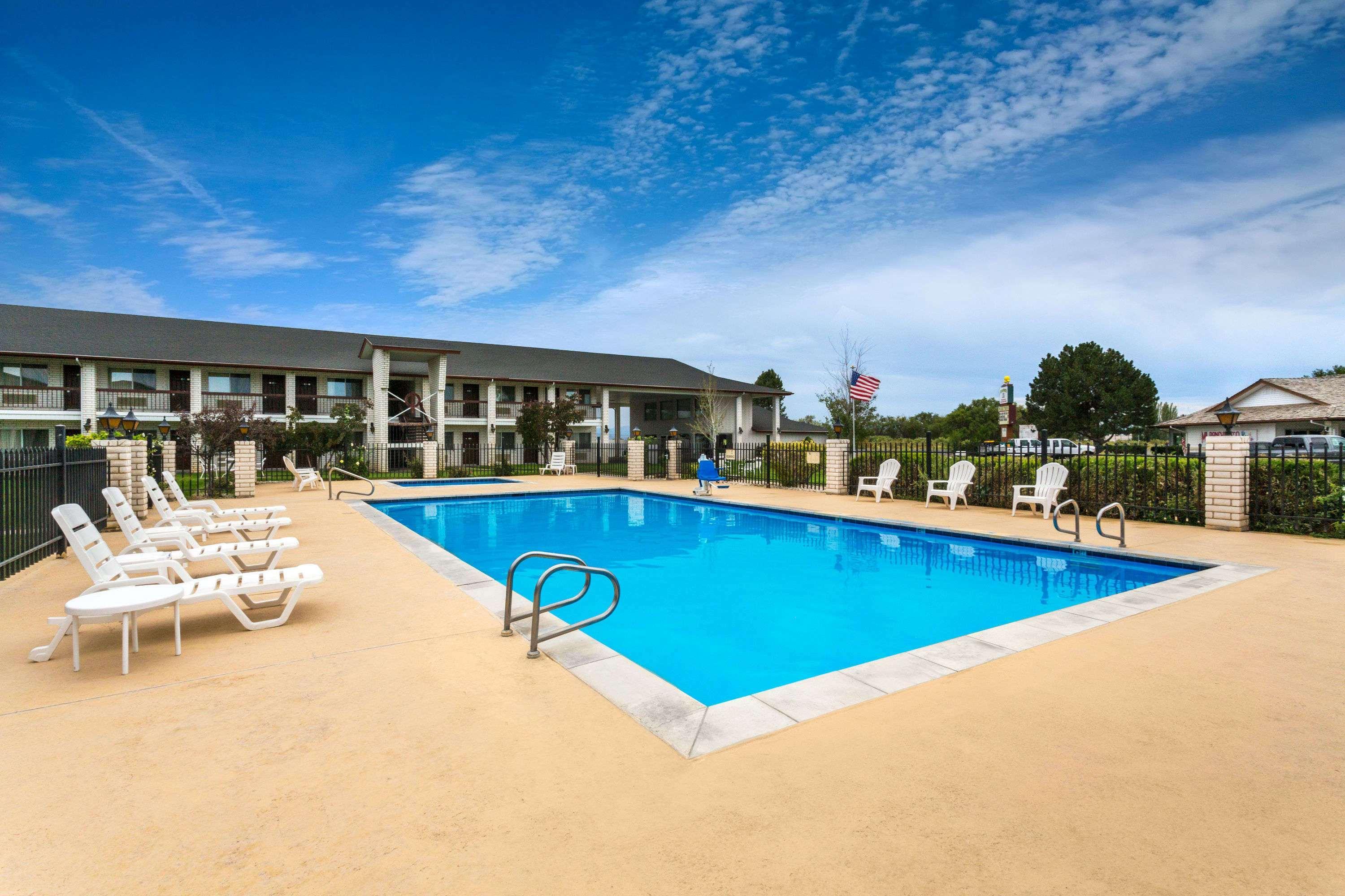 Days Inn by Wyndham Delta Eksteriør bilde